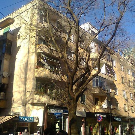 An Apartment With Fireplace Тирана Экстерьер фото