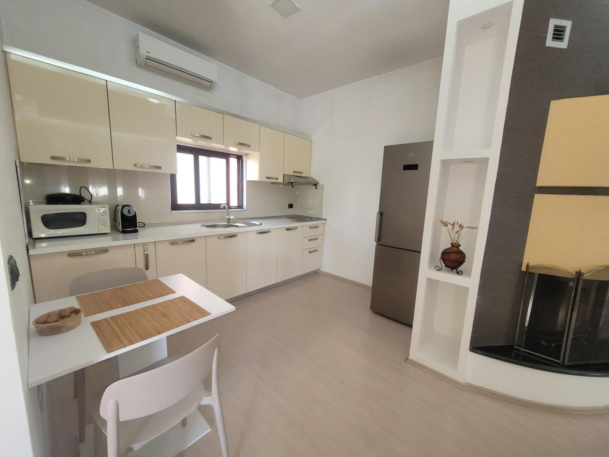 An Apartment With Fireplace Тирана Экстерьер фото