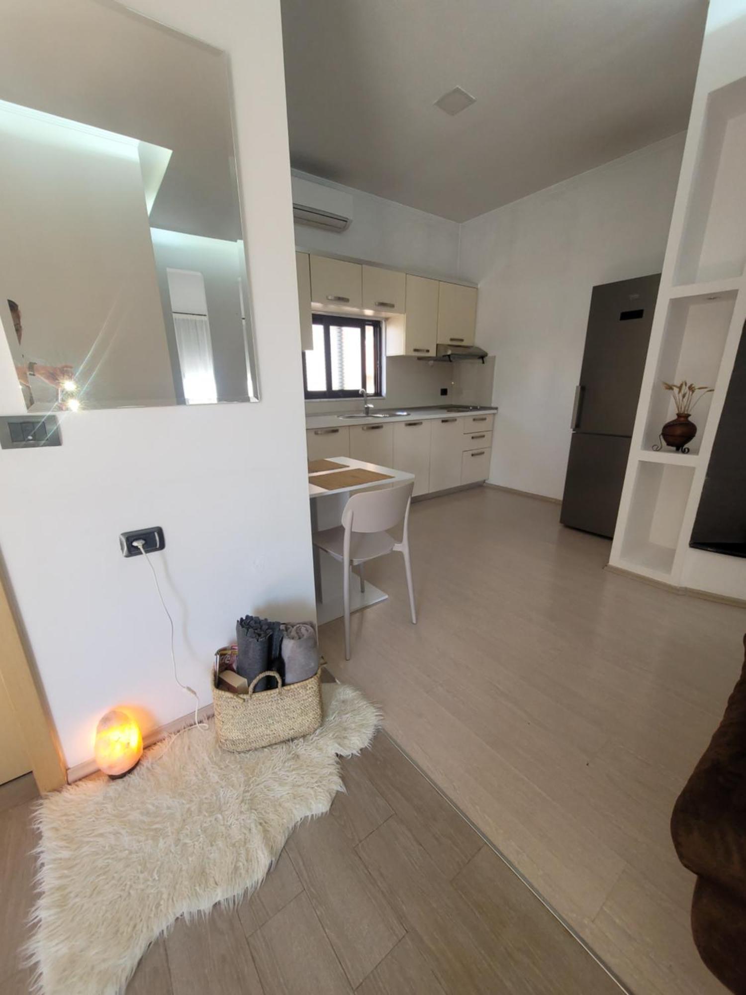An Apartment With Fireplace Тирана Экстерьер фото